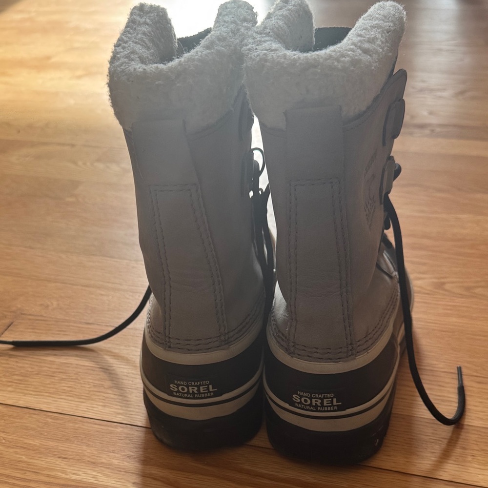 Sorel Women's White and Black Winter Lace-Up Boots with Sherpa Collar